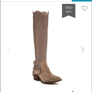 Donald Pliner Dela Boots Size 7.5 worn few times